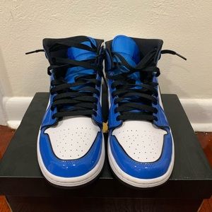 Jordan 1 Mid SE Signal Blue